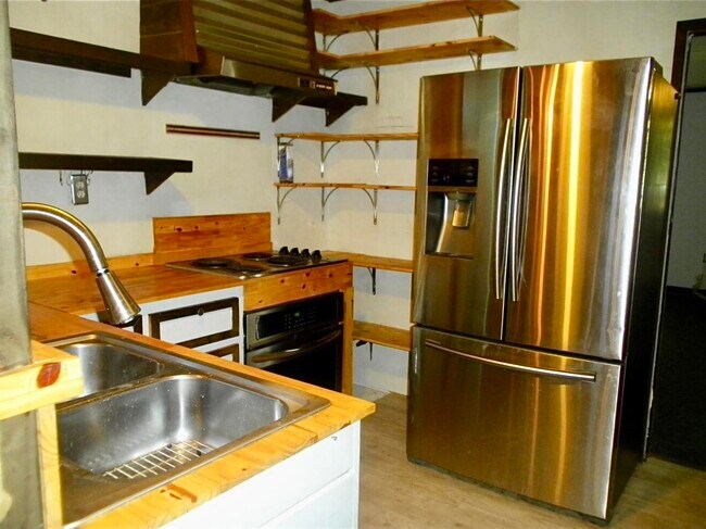 Building Photo - 8707 Private Rd 7355