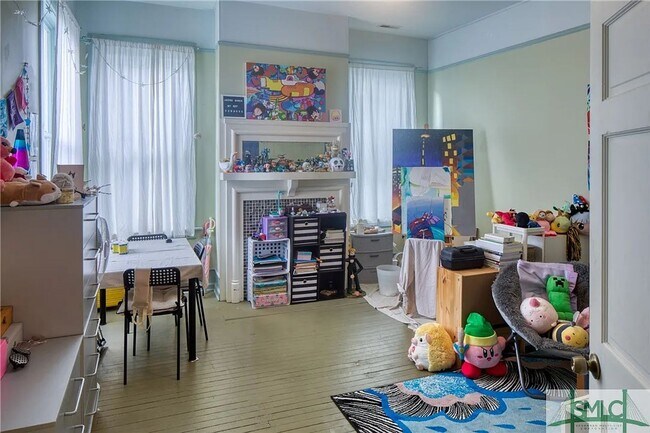 Building Photo - 3 BED | 1 BATH | BACK PORCH | DOWNTOWN
