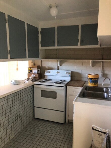 Building Photo - 742 Fairfield Rd