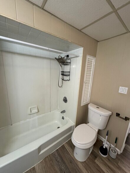 Tub and toilet - 546 Quincy Ave