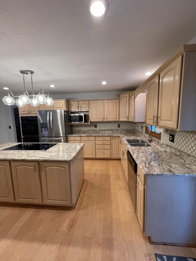 Building Photo - 4683 Shadyside Ln