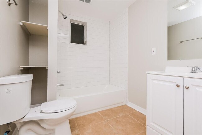 Building Photo - 3914 Pensdale Dr