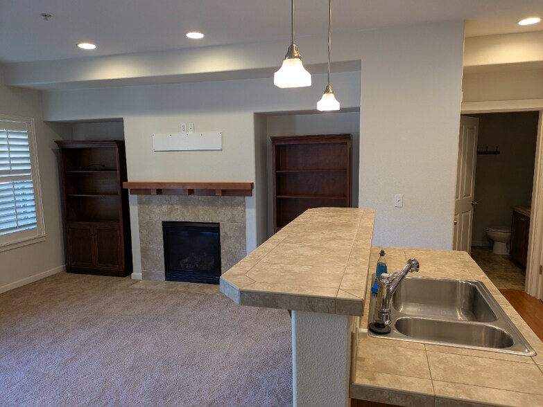 Building Photo - 10829 NE Red Wing Way