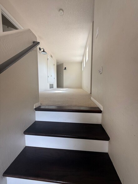 Building Photo - 6400 Freemont Hills Loop NE