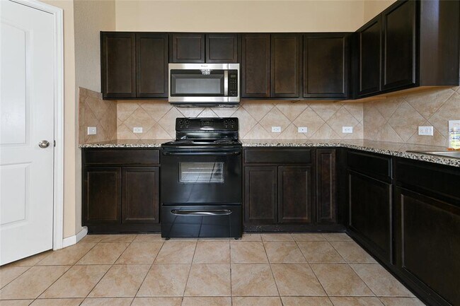 Building Photo - 613 Pinnacle Dr