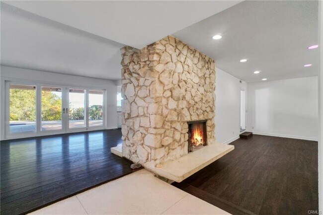 Building Photo - 16922 Oak View Dr