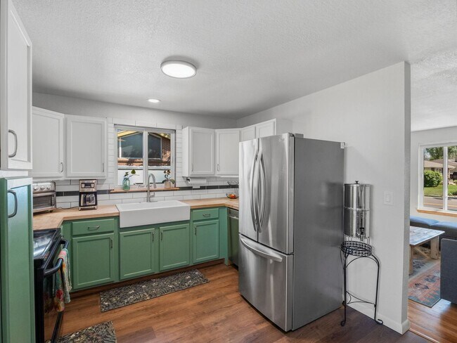 Building Photo - Spacious 5-Bedroom Ranch Backing to the High Line Canal in Littleton