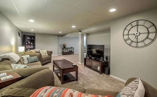 Building Photo - 7721 Rosewood Dr