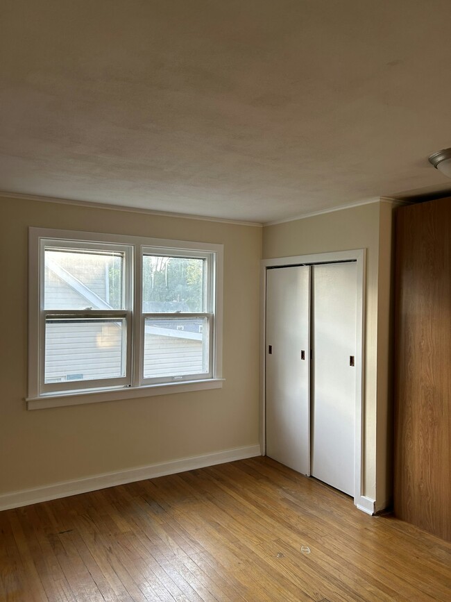 Building Photo - 213 Garden City Dr
