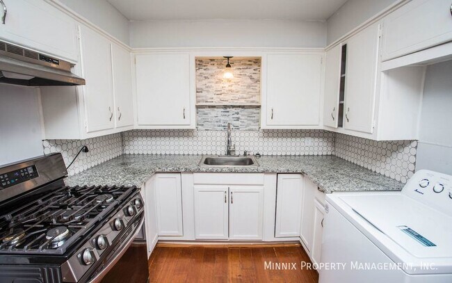 Building Photo - 1320 60th St