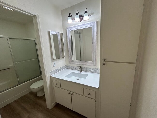 Building Photo - Adorable 1 Bedroom Home in 55+ Cottage Gre...