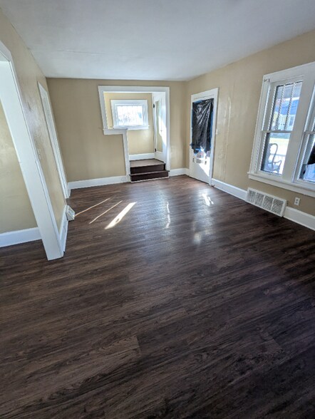 Building Photo - 146 Fairlawn Ave