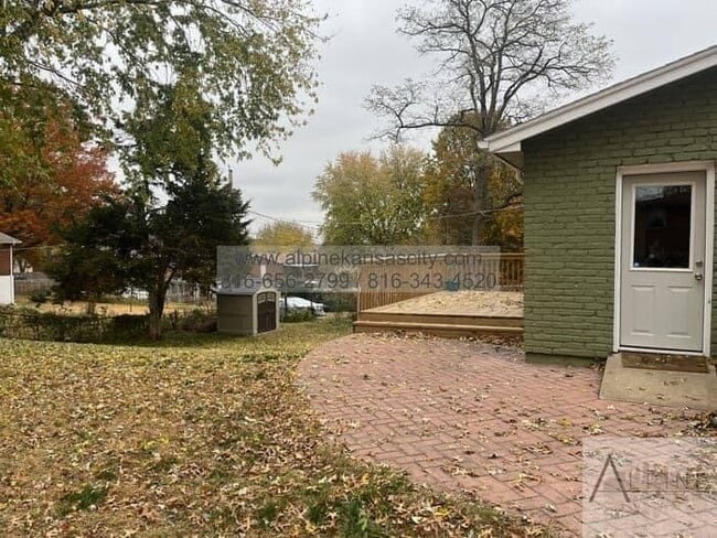 Building Photo - 5 Bedrooms, PLUS Rec Room in Gladstone!