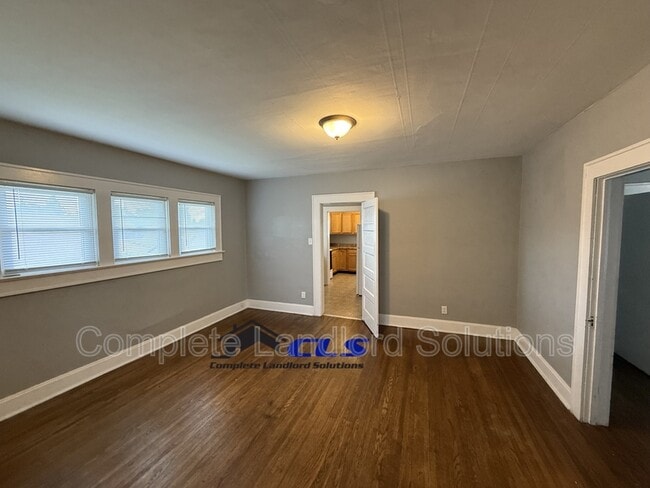 Building Photo - 832 S 17th St