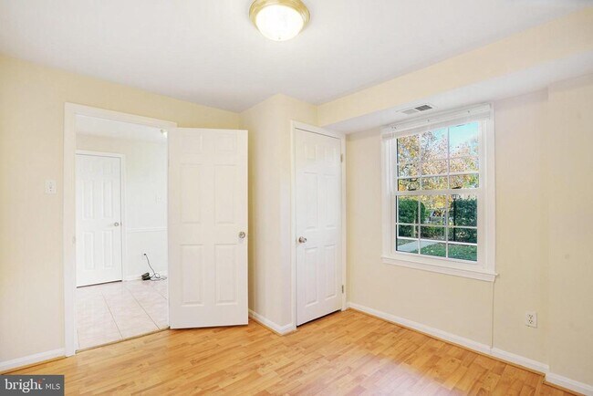 Building Photo - 4339 Cedarlake Ct