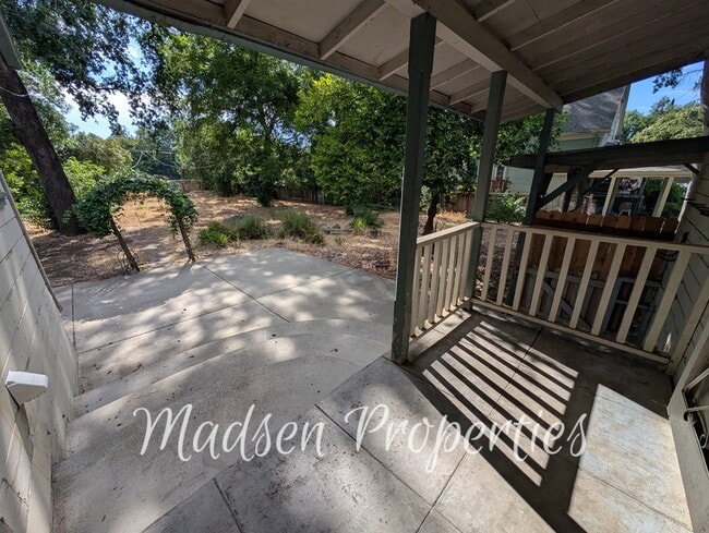 Building Photo - 1223 Arcadian Ave
