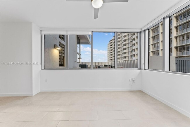 Building Photo - 2150 N Bayshore Dr