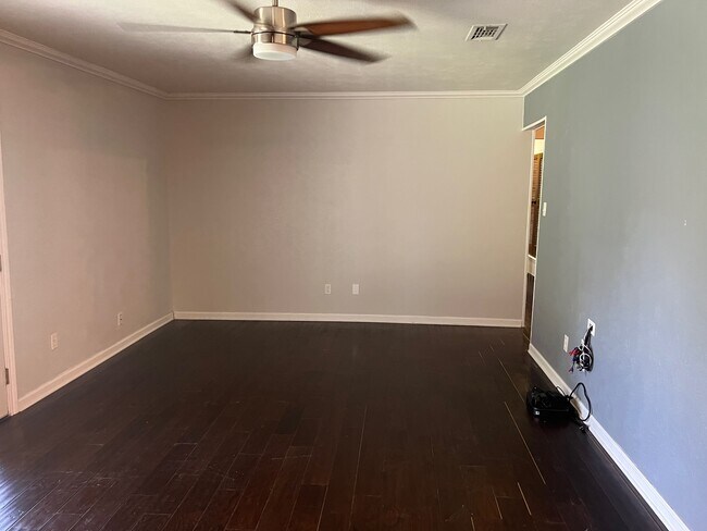 Building Photo - 1821 E Cedar Elm Dr