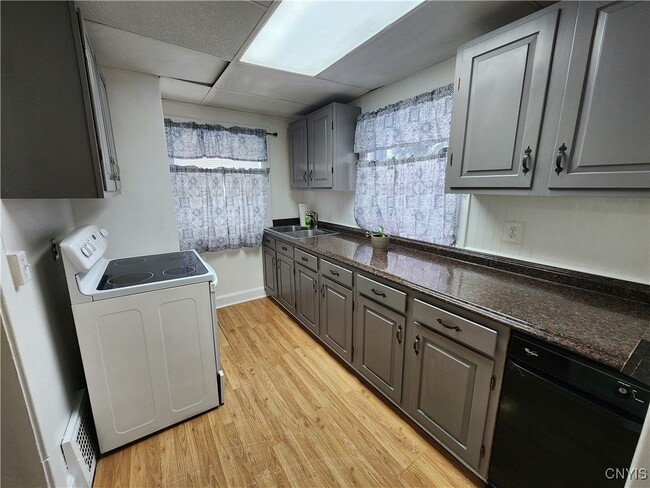 Building Photo - 134 E Hoard St