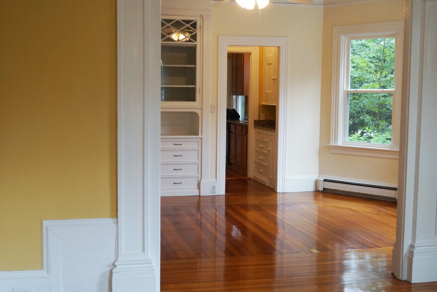 Building Photo - 20 University Ave