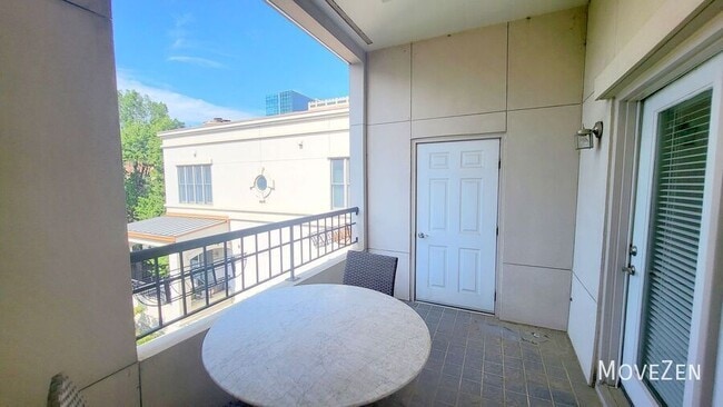 Building Photo - 208 E Davie St