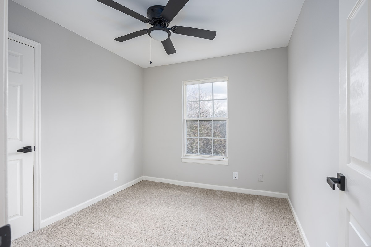 Building Photo - 3317B Niagara Dr