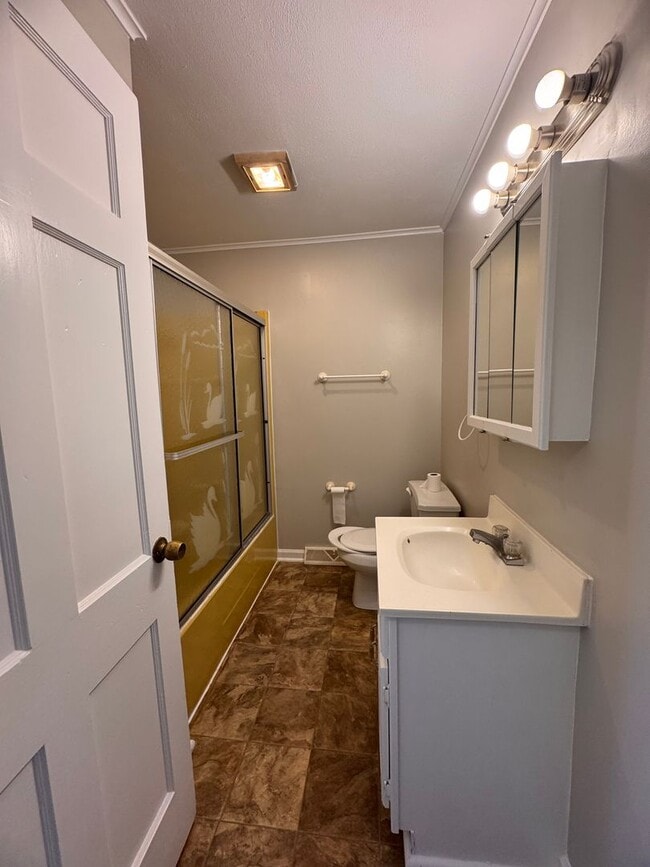 Building Photo - Freshly Updated 3Bedroom One Story Home