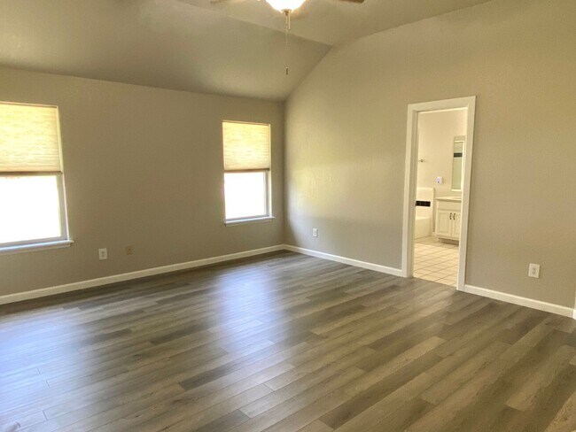 Building Photo - 4 Bed 2.5 Bath in NW OKC // Deer Creek Schools