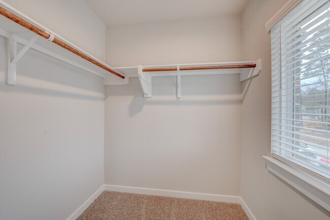 Building Photo - 14257 Lake Lodge Dr