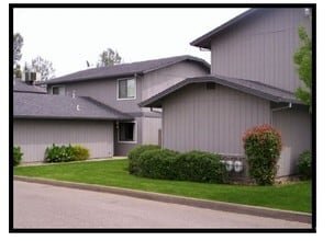 Building Photo - Oakwood Townhomes