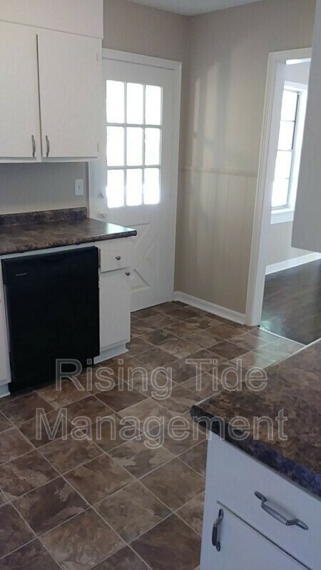 Building Photo - 816 Hillview Dr