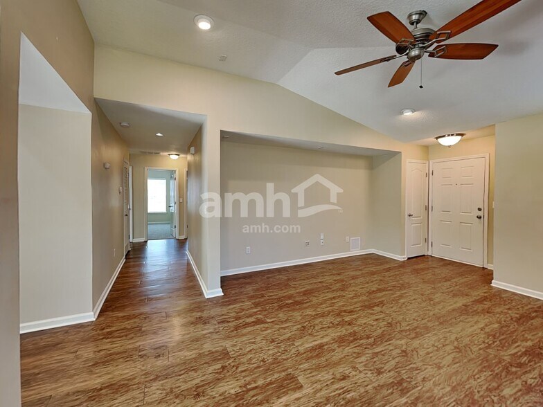 Building Photo - 12607 Wooded Bluff Ct