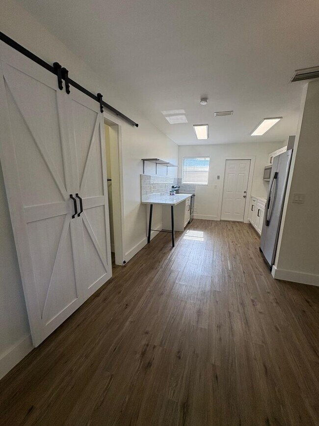 Building Photo - Special Pricing! Beautifully Updated 2-Bedroom Home in Prime Location!