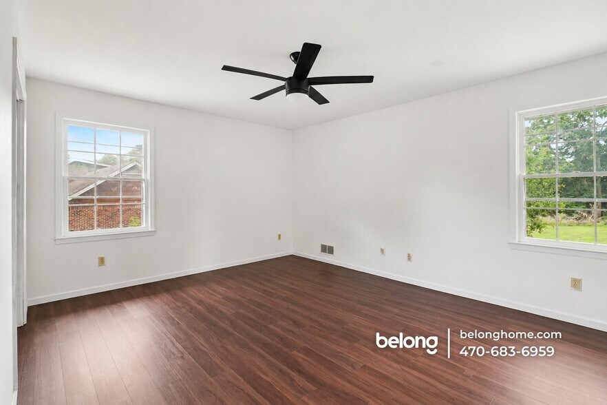 Building Photo - 135 Marilyn Dr E