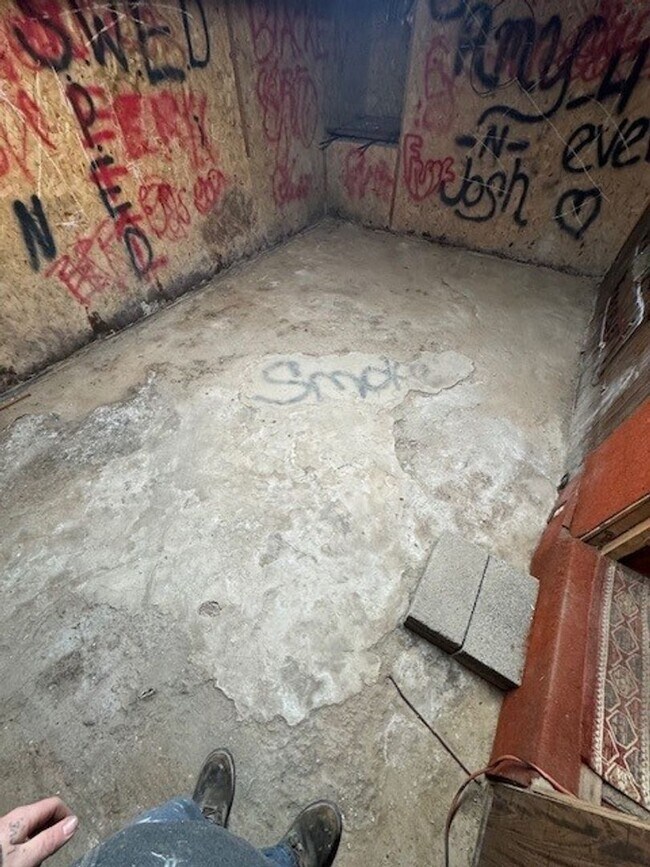 Building Photo - 2 bedroom 1 bathroom