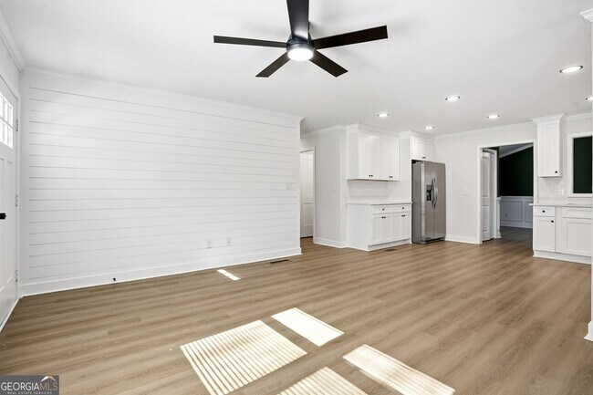 Building Photo - 127 Perry St