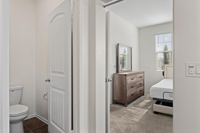 Building Photo - 30324 Town Square Dr