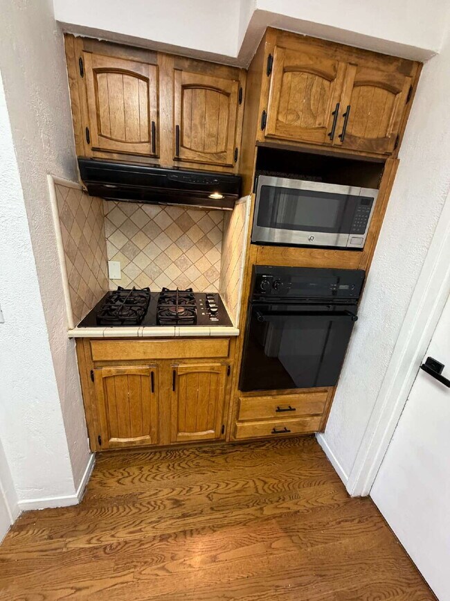 Building Photo - Charming 3-Bedroom Martinez Home with Cozy Fireplace & Spacious Living!