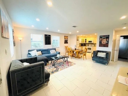 Building Photo - SUPER VILLAS