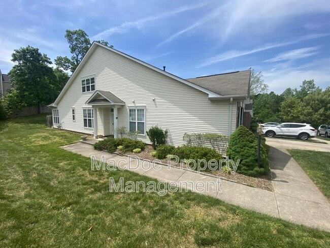 Building Photo - 1012 Maureen Dr