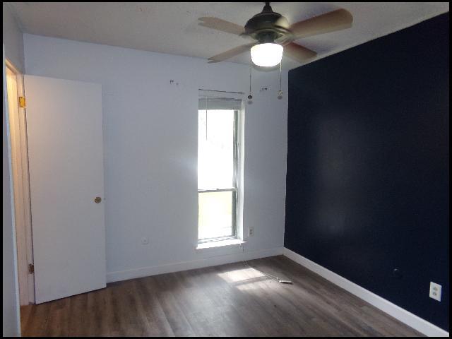 Building Photo - 511 Shirley Cove