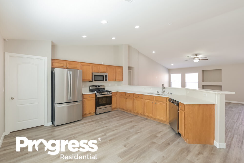 Building Photo - 1075 Silver Star St