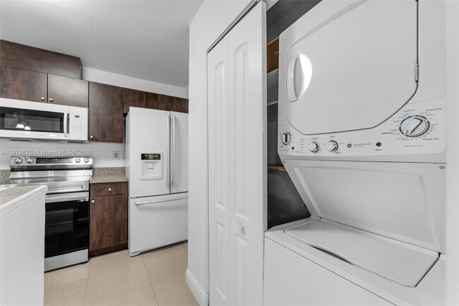 Building Photo - 6614 SW 114th Pl