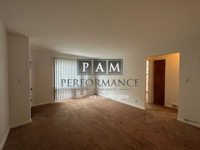 Building Photo - 2155 S 102nd St