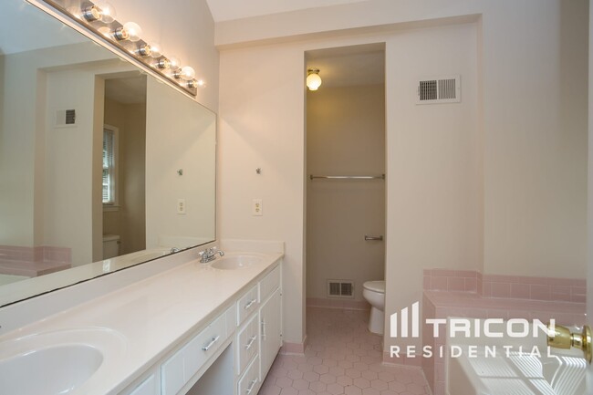 Building Photo - 507 Ironwood Ct SE