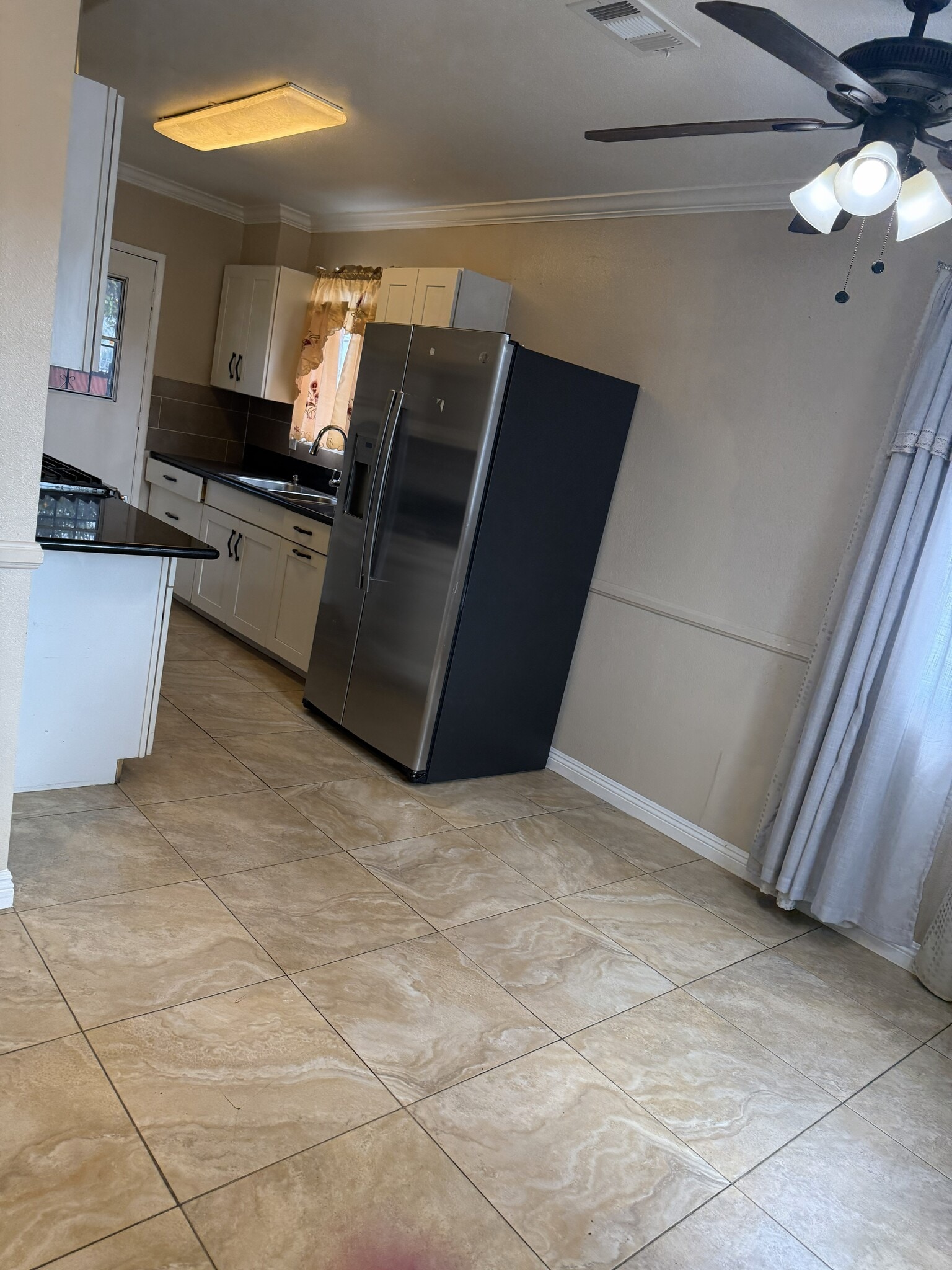 Building Photo - 665 Larimore Ave