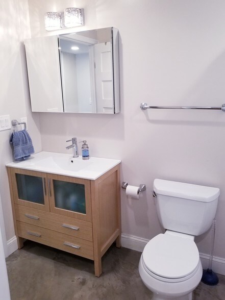 bathroom - 3107 14th St NE