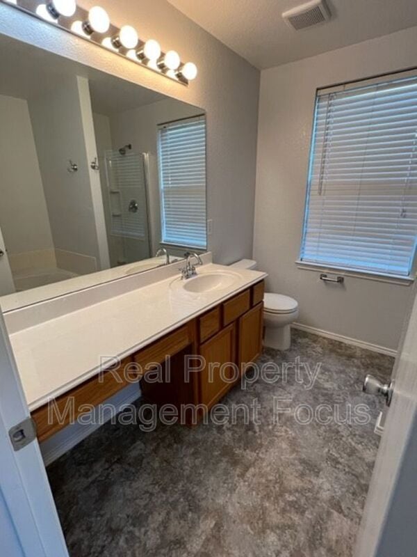 Building Photo - 1004 Trickham Dr