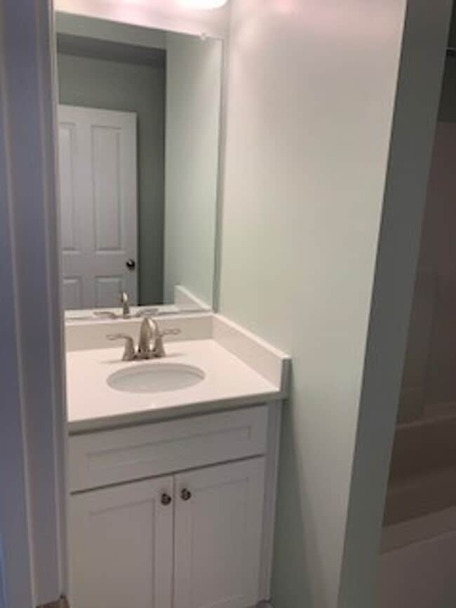 Building Photo - 1608 W Cary St