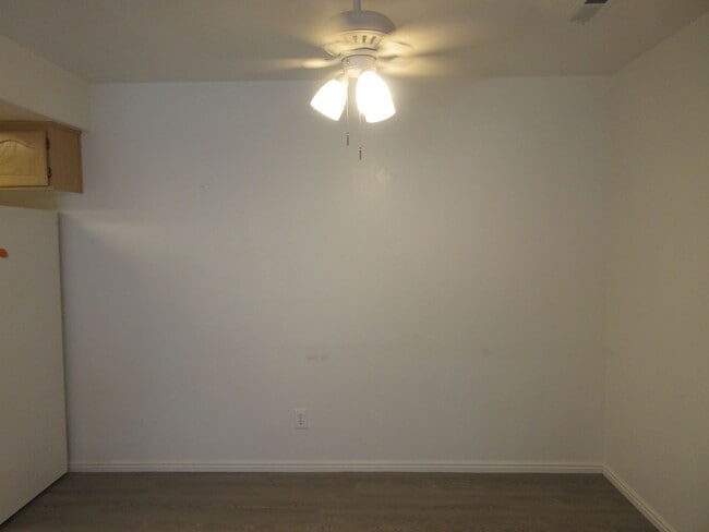 Building Photo - **Move-In Bonus!** 3 bed, 2 bath Twin Home
